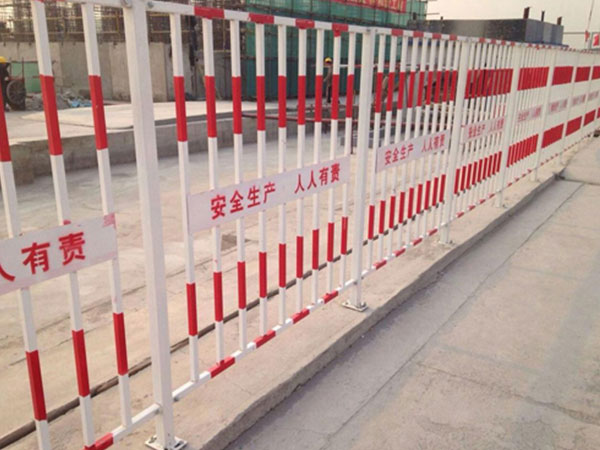 基坑护栏网图片2 基坑护栏网图片2