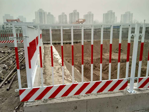 基坑护栏网图片3 基坑护栏网图片3
