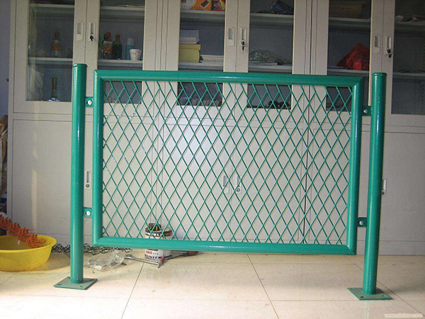 钢板网护栏图片4 钢板网护栏图片4